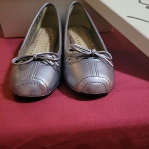 Kim Rogers Gun Metal Gray Flats - Size 9M